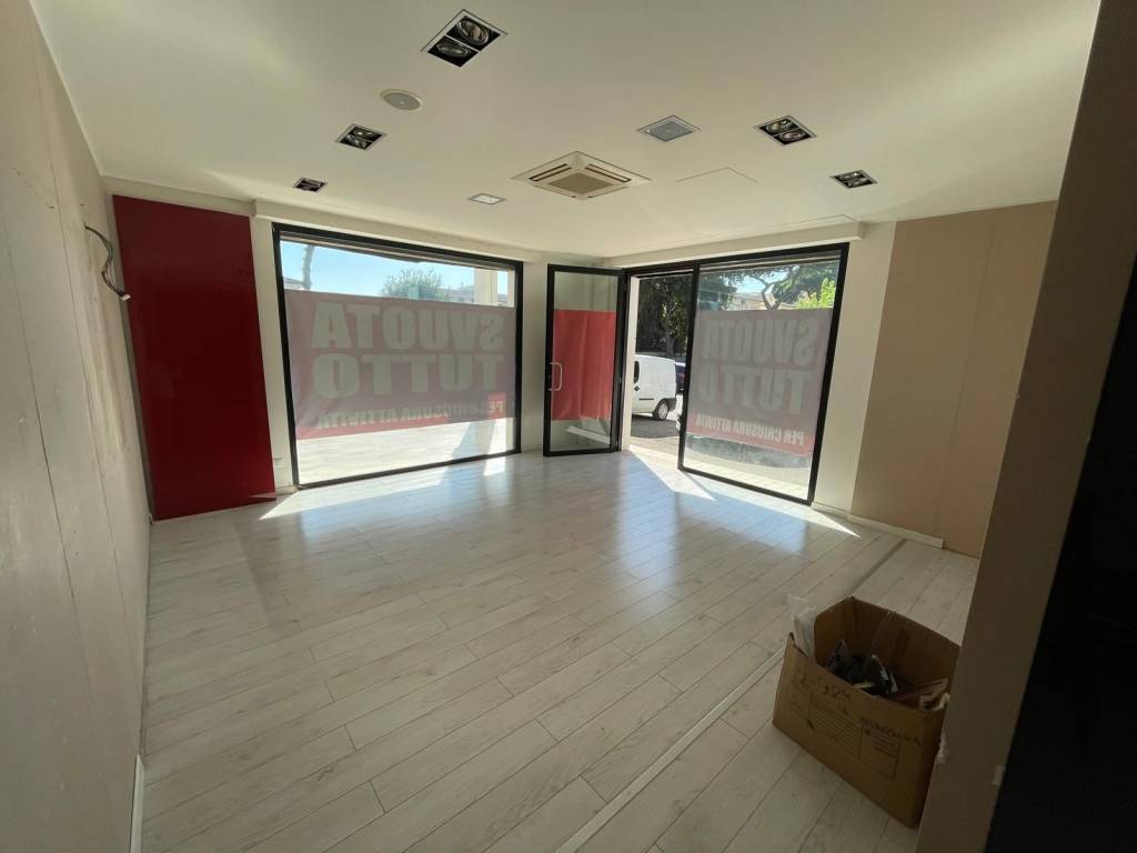 negozio in vendita ad Anzio in zona Mare