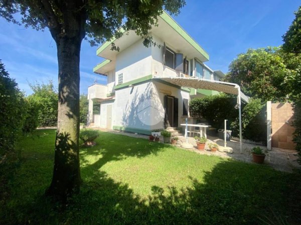 casa indipendente in vendita ad Anzio in zona Lido delle Sirene
