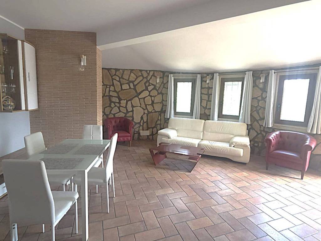 casa indipendente in vendita ad Anzio in zona Mare