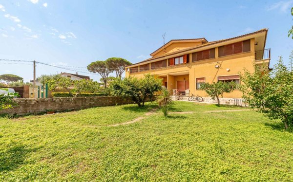 casa indipendente in vendita ad Anzio in zona Lido dei Pini