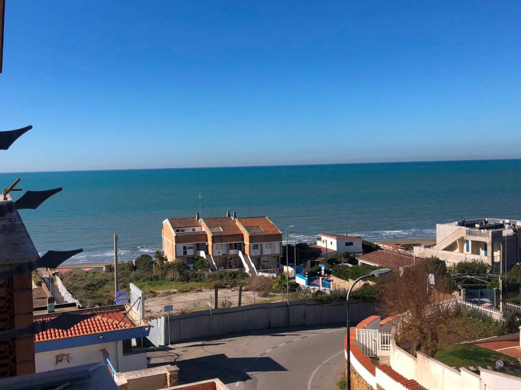 appartamento in vendita ad Anzio in zona Mare