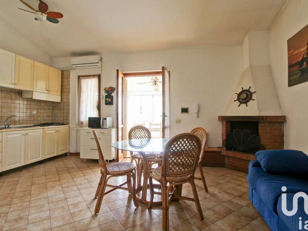 casa indipendente in vendita ad Anzio in zona Villa Claudia
