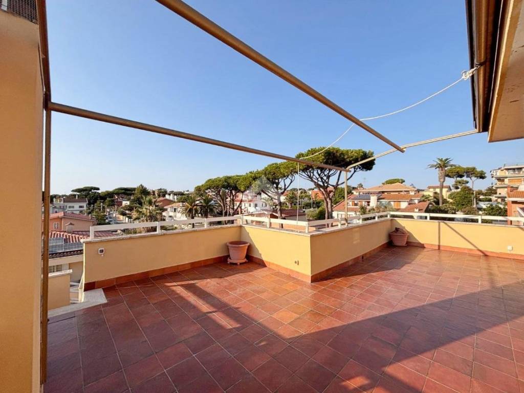 appartamento in vendita ad Anzio in zona Villa Claudia