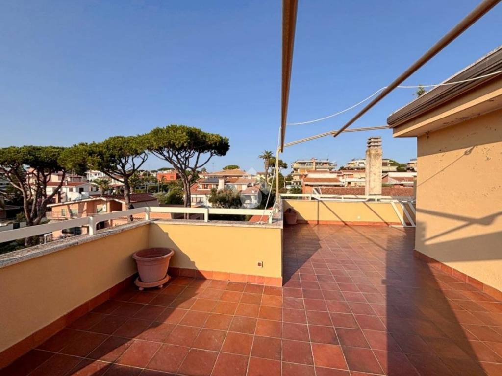 appartamento in vendita ad Anzio in zona Villa Claudia