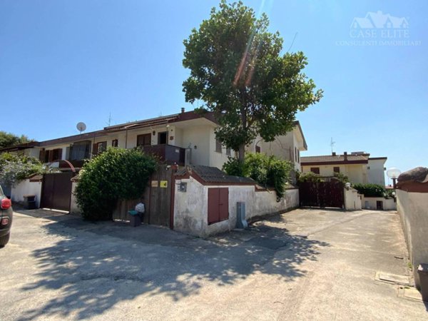 casa indipendente in vendita ad Anzio in zona Villa Claudia