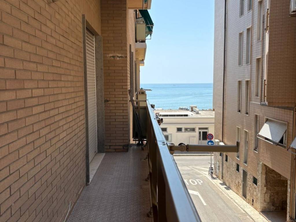 appartamento in vendita ad Anzio in zona Mare