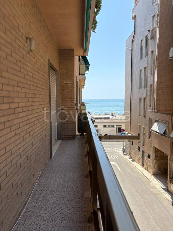 appartamento in vendita ad Anzio in zona Mare