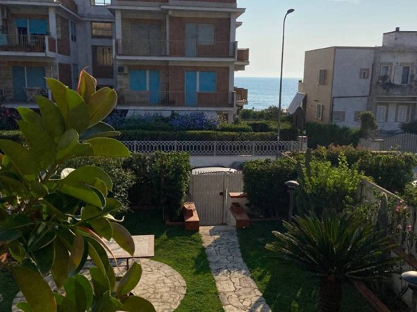 casa indipendente in vendita ad Anzio in zona Mare