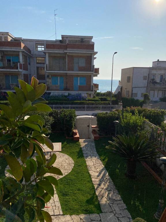 casa indipendente in vendita ad Anzio in zona Mare