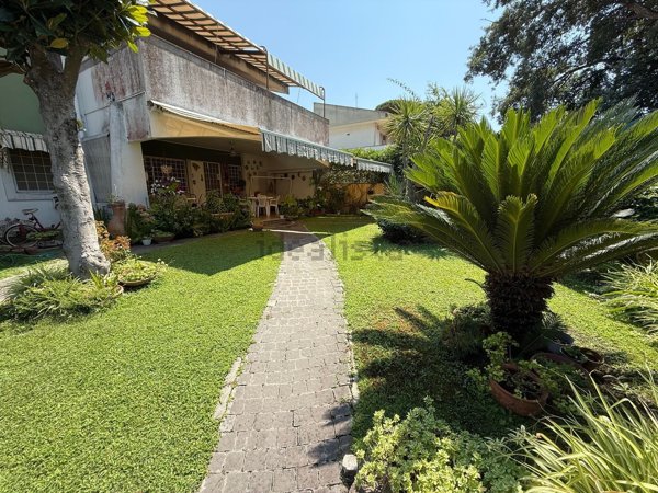 appartamento in vendita ad Anzio in zona Villa Claudia