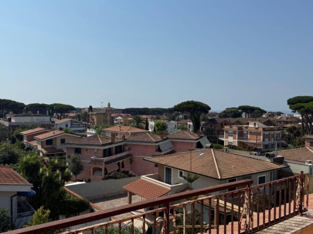 appartamento in vendita ad Anzio in zona Mare