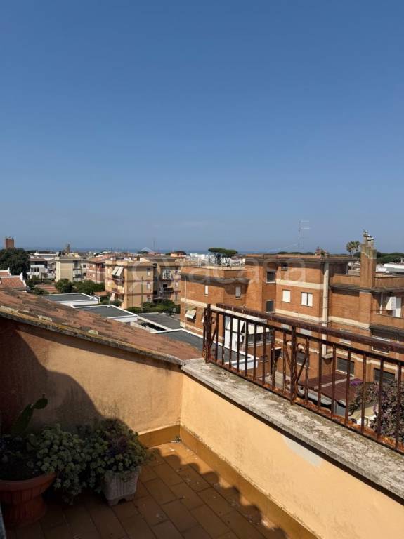 appartamento in vendita ad Anzio in zona Mare