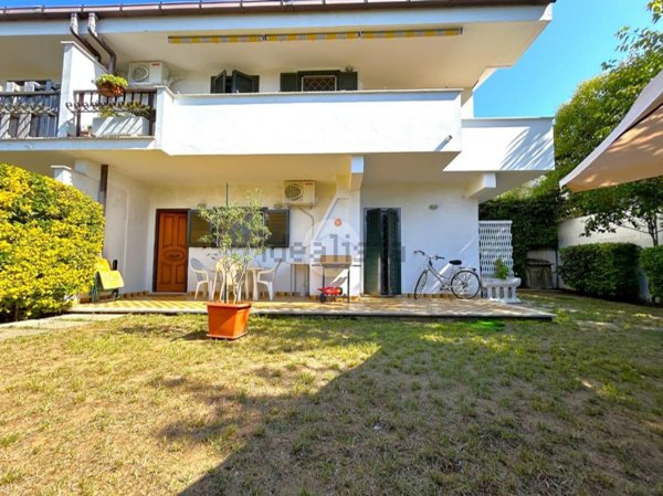 appartamento in vendita ad Anzio in zona Villa Claudia