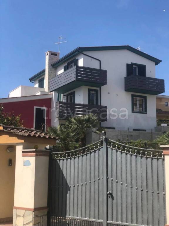 casa indipendente in vendita ad Anzio in zona Marechiaro