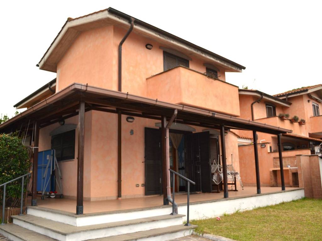 casa indipendente in vendita ad Anzio in zona Lido dei Pini