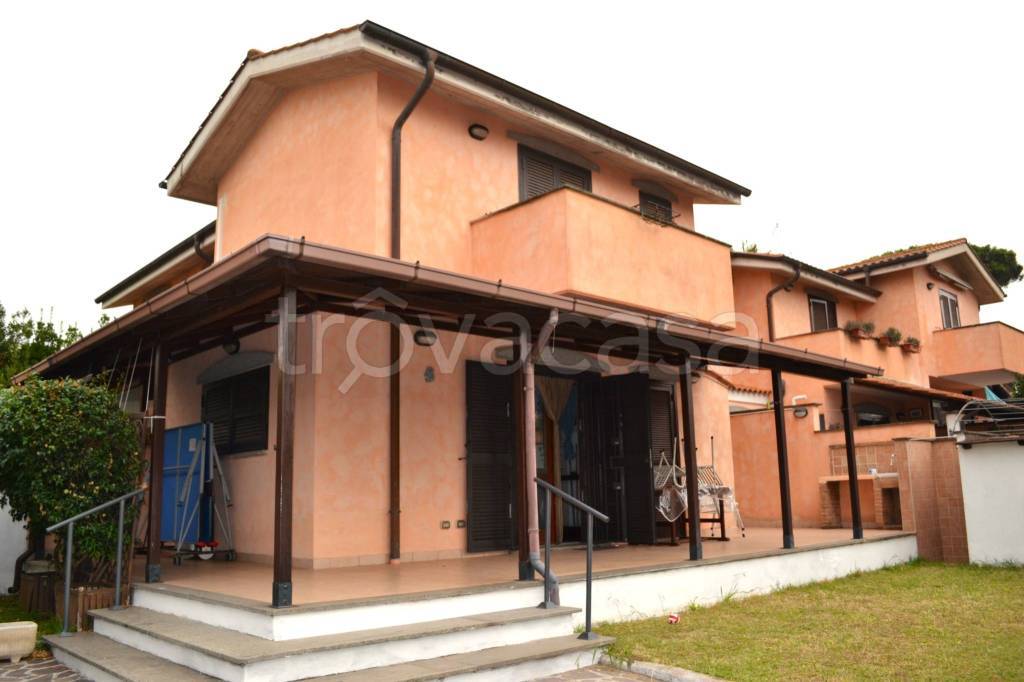 casa indipendente in vendita ad Anzio in zona Lido dei Pini