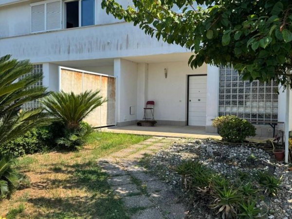 casa indipendente in vendita ad Anzio in zona Villa Claudia