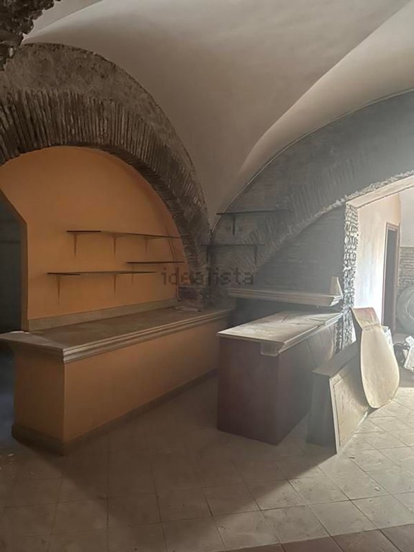 locale commerciale in vendita ad Anzio