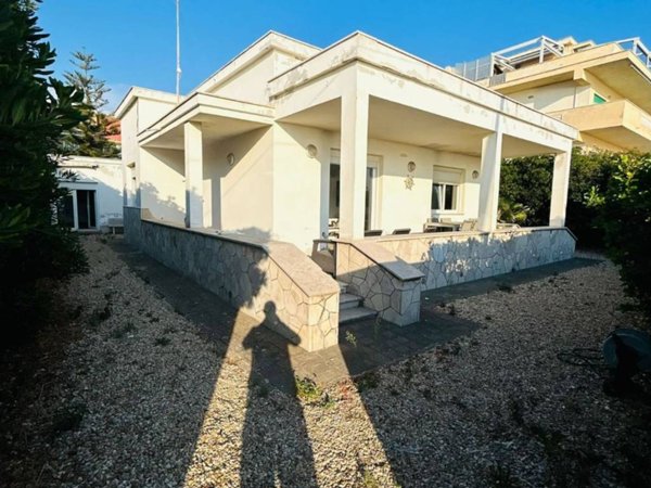 casa indipendente in vendita ad Anzio in zona Anzio Colonia