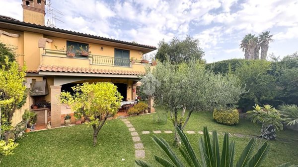 casa indipendente in vendita ad Anzio in zona Villa Claudia