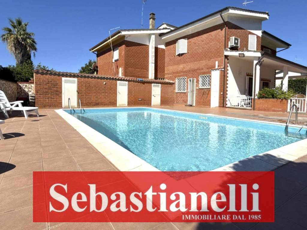 casa indipendente in vendita ad Anzio in zona Lido dei Pini