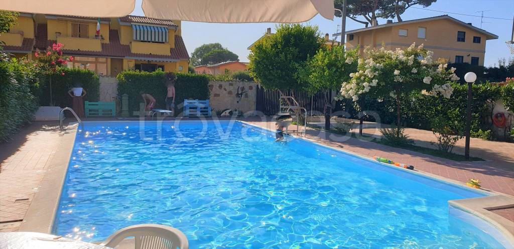 casa indipendente in vendita ad Anzio in zona Villa Claudia