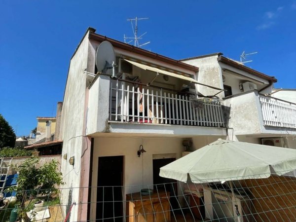 casa indipendente in vendita ad Anzio in zona Mare