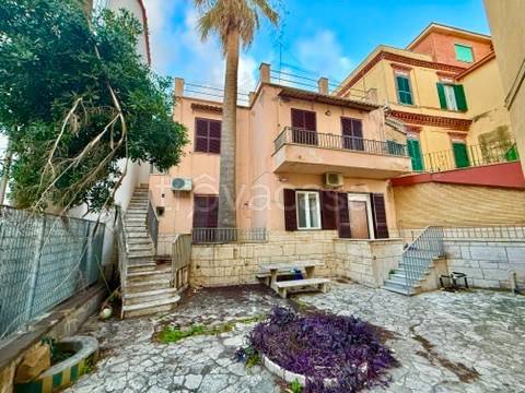 appartamento in vendita ad Anzio in zona Mare