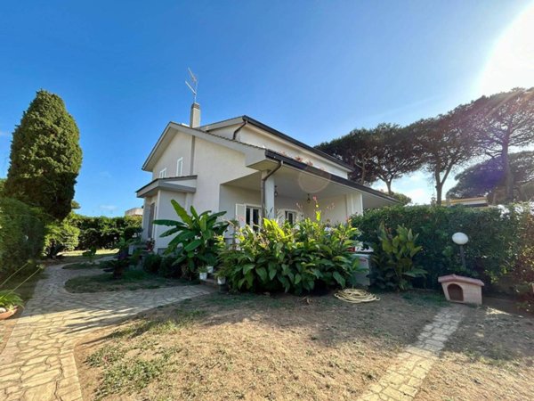 casa indipendente in vendita ad Anzio in zona Mare