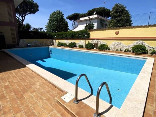 casa indipendente in vendita ad Anzio in zona Mare