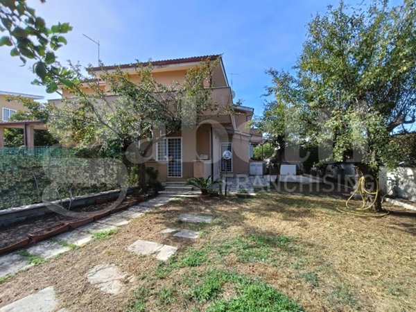 casa indipendente in vendita ad Anzio in zona Mare
