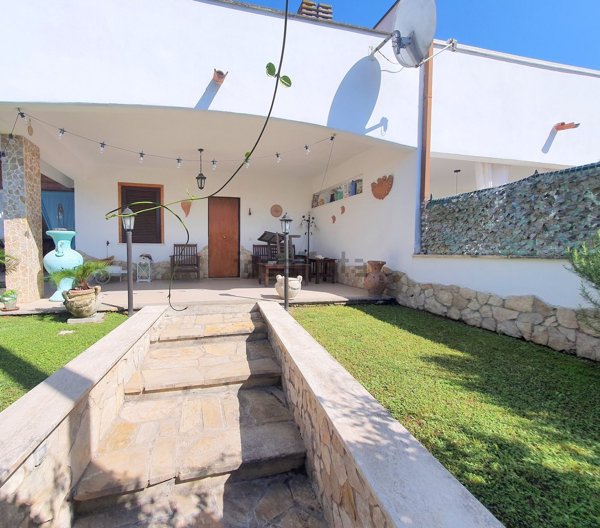 casa indipendente in vendita ad Anzio in zona Lido dei Pini