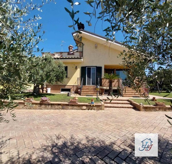 casa indipendente in vendita ad Anzio in zona Marechiaro
