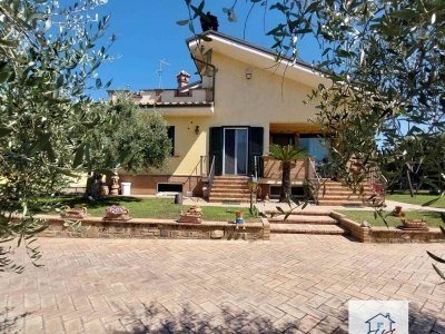 casa indipendente in vendita ad Anzio