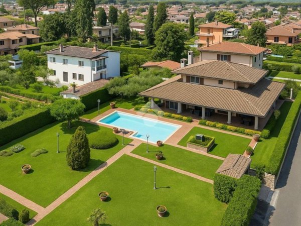 casa indipendente in vendita ad Anzio in zona Lido dei Pini