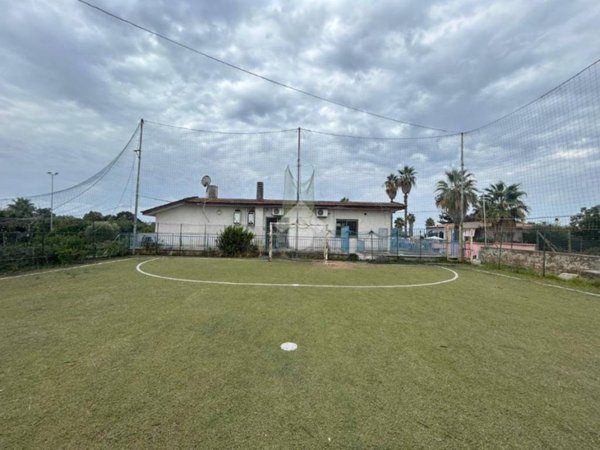 negozio in vendita ad Anzio in zona Lido dei Pini