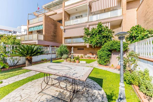 casa indipendente in vendita ad Anzio in zona Mare