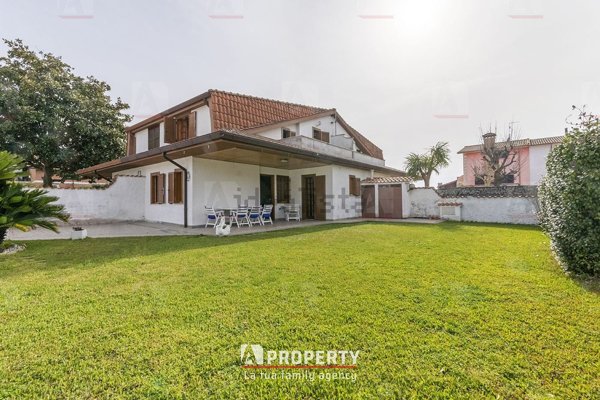 casa indipendente in vendita ad Anzio in zona Lido dei Pini