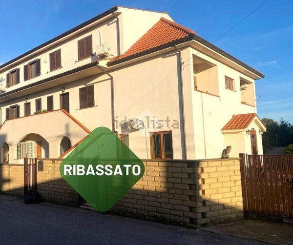 appartamento in vendita ad Anzio in zona Villa Claudia