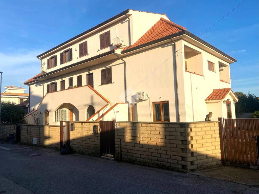 appartamento in vendita ad Anzio in zona Villa Claudia