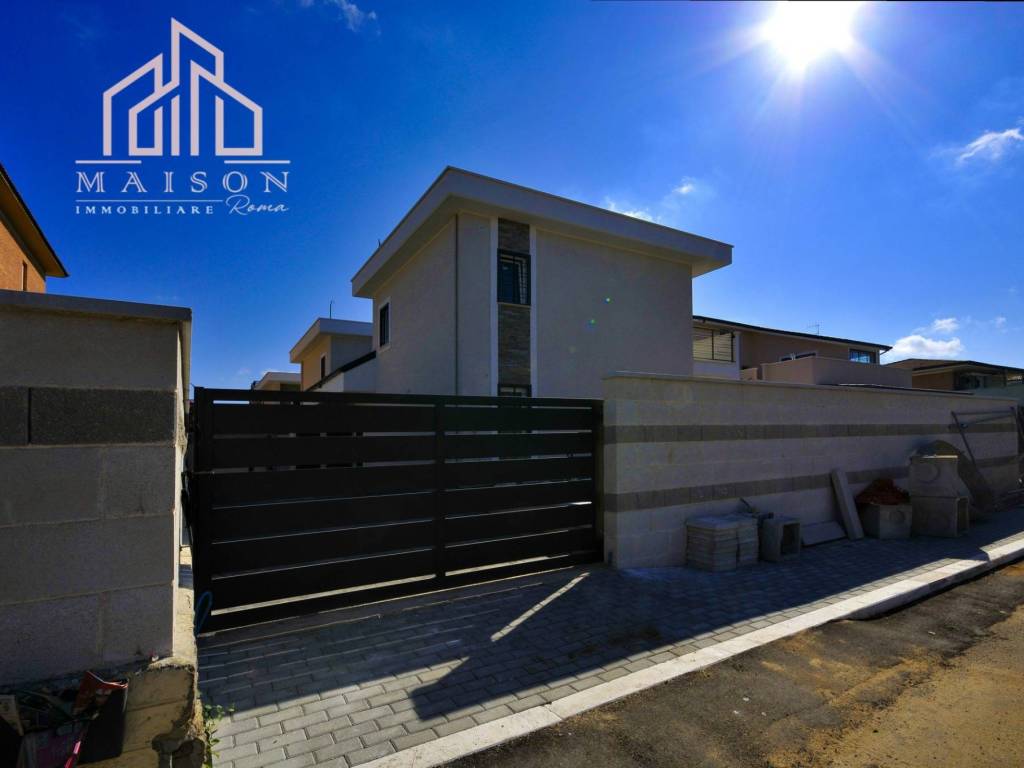 casa indipendente in vendita ad Anzio in zona Mare