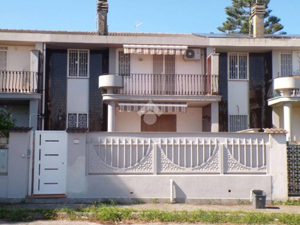 casa indipendente in vendita ad Anzio in zona Mare