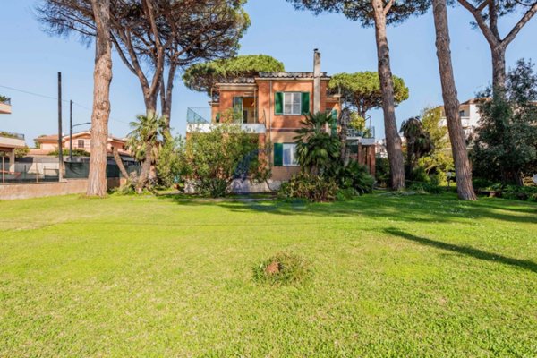 casa indipendente in vendita ad Anzio in zona Lido dei Pini