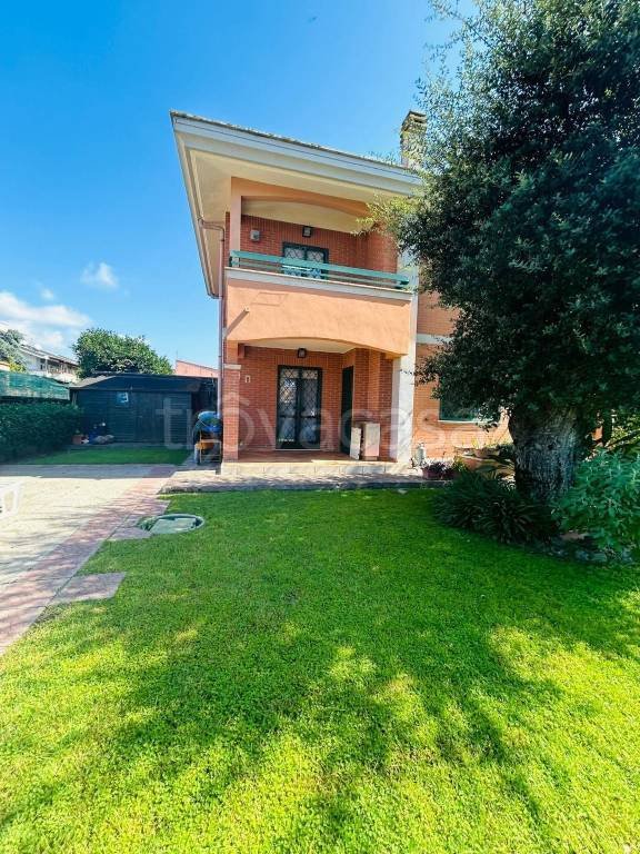 casa indipendente in vendita ad Anzio in zona Villa Claudia