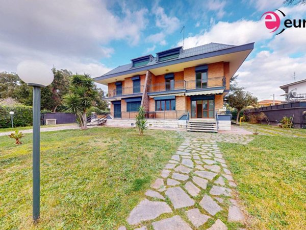 casa indipendente in vendita ad Anzio in zona Mare