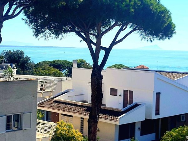 appartamento in vendita ad Anzio in zona Mare