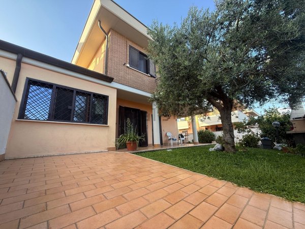 casa indipendente in vendita ad Anzio