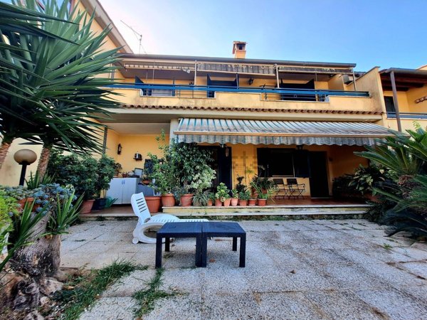 casa indipendente in vendita ad Anzio in zona Villa Claudia
