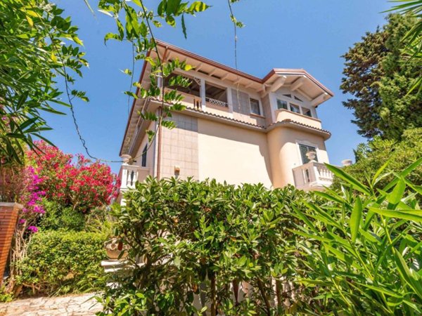 appartamento in vendita ad Anzio in zona Mare