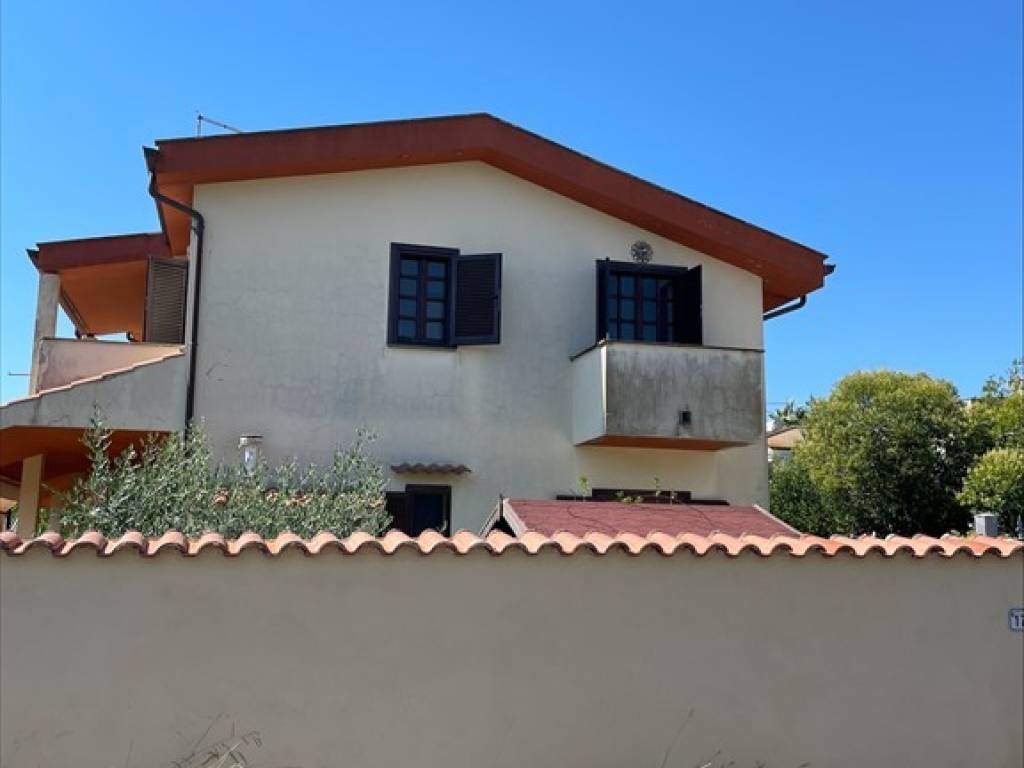 casa indipendente in vendita ad Anzio in zona Lido dei Pini